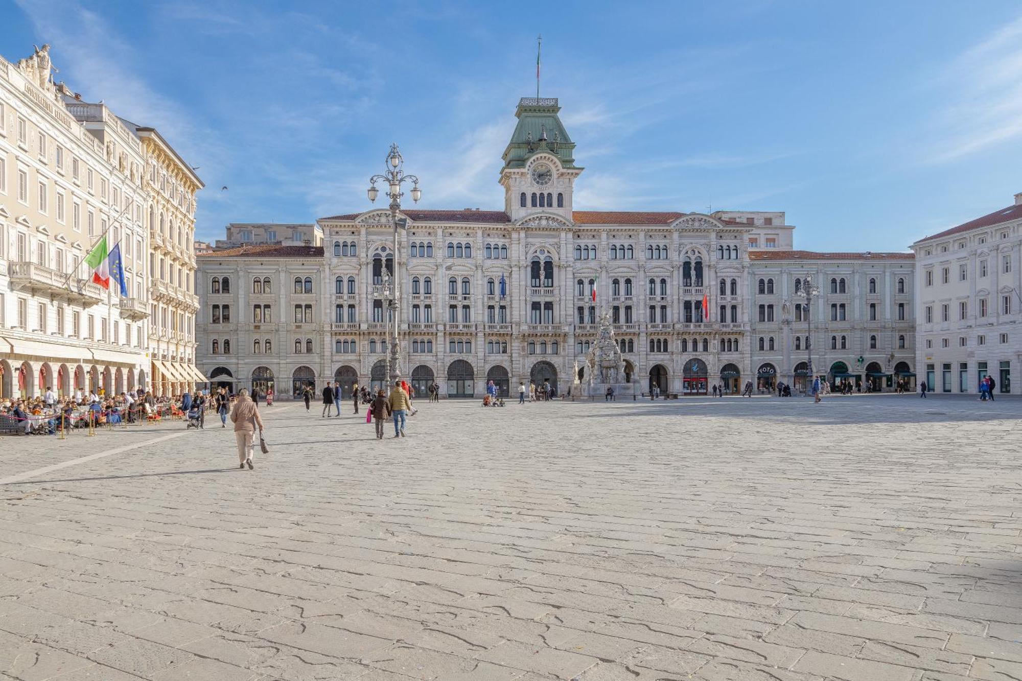 Calvino, In Piazza Unita Con Parcheggio Trieste